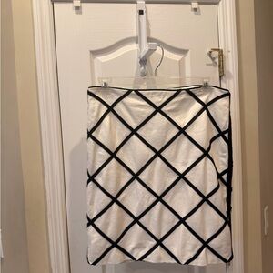 New York & Company White Pencil Skirt with Black Lattice